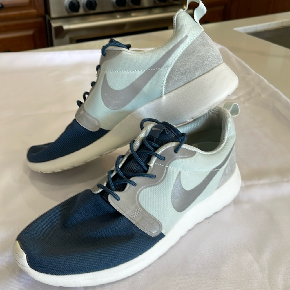 Nike Roshe Sneakers